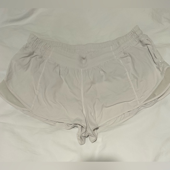 Lululemon Hotty Hot Short II 2.5" | White | Size 12 - Picture 1 of 2